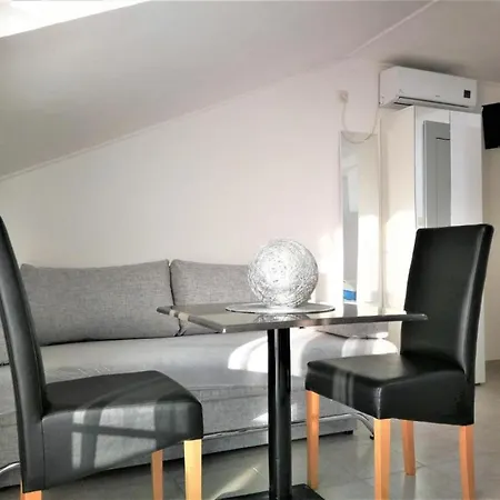 Milic - With Sea View 4 - 2 Apartmán *