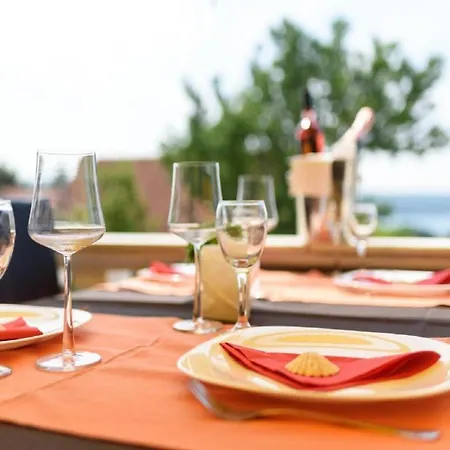 Milic - With Sea View 4 - 2 Lejlighed *