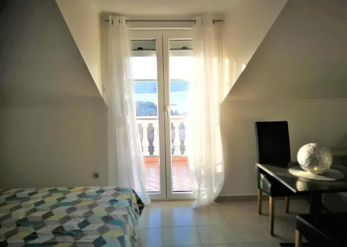 Milic - With Sea View 4 - 2 Апартаменты *
